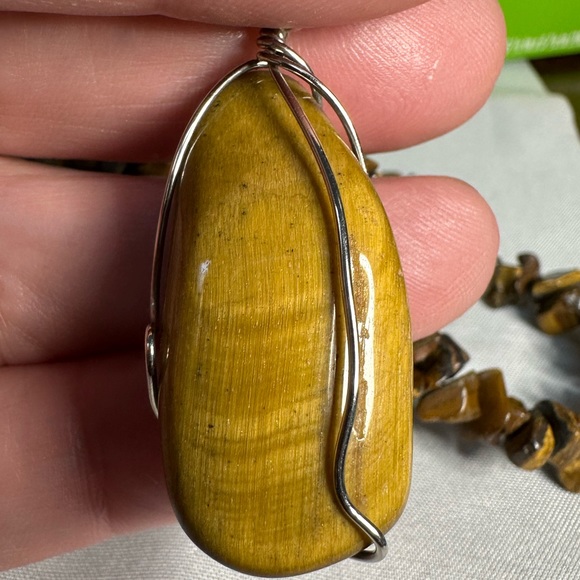 Oblong wire wrapped tiger eye pendant necklace - Picture 6 of 6